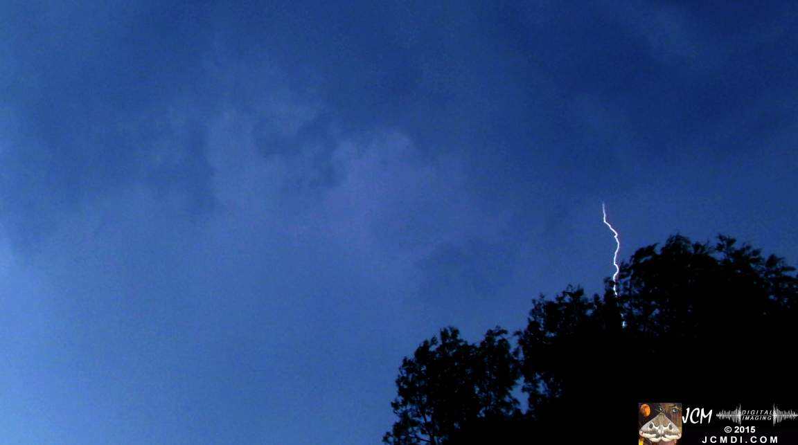 A lightning flash over Santa Clarita, Sep. 09, 2015 JCMDI.COM